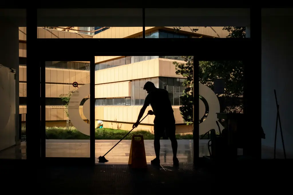 commercial-cleaning-service-dubai-3.webp
